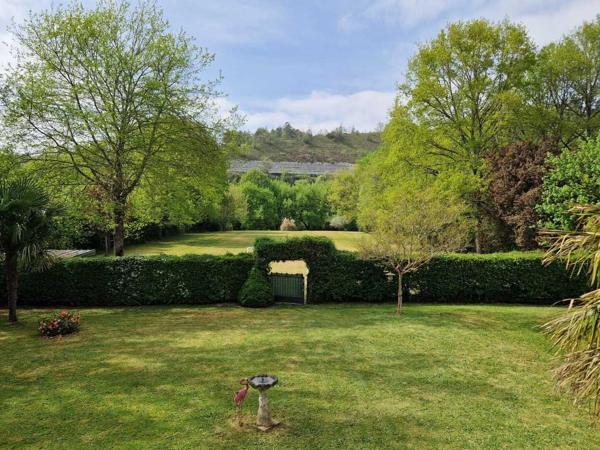 Maison ancienne - Le bugue Propriété avec Maison d'habitation, Maison d'amis, Studio, Piscine, parc et jardin 7418m2 jusqu'à la rivière.