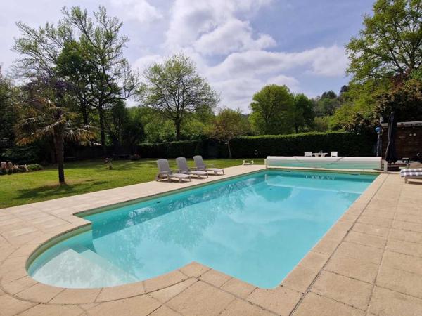 Maison ancienne - Le bugue Propriété avec Maison d'habitation, Maison d'amis, Studio, Piscine, parc et jardin 7418m2 jusqu'à la rivière.