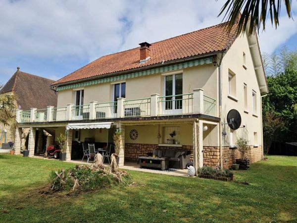 Maison ancienne - Le bugue Propriété avec Maison d'habitation, Maison d'amis, Studio, Piscine, parc et jardin 7418m2 jusqu'à la rivière.