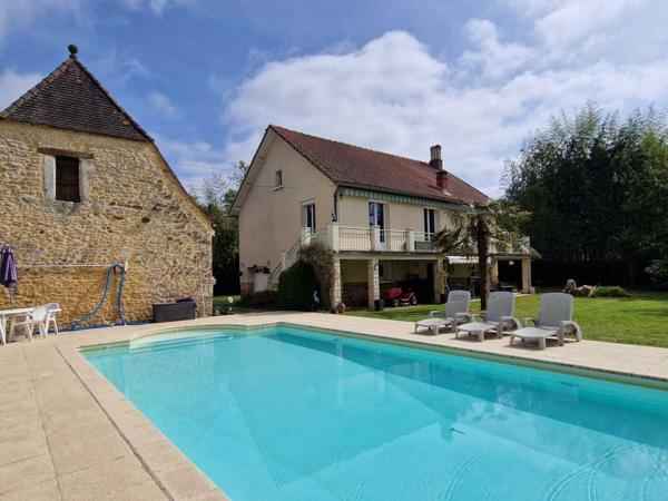 Maison ancienne - Le bugue Propriété avec Maison d'habitation, Maison d'amis, Studio, Piscine, parc et jardin 7418m2 jusqu'à la rivière.