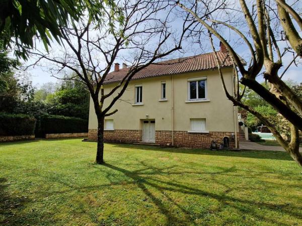 Maison ancienne - Le bugue Propriété avec Maison d'habitation, Maison d'amis, Studio, Piscine, parc et jardin 7418m2 jusqu'à la rivière.