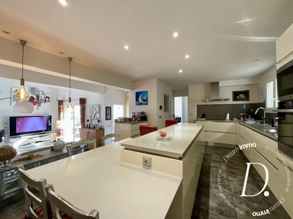 Maison VUE MER & ville de 136m2 - 5 pièces + studio indépendant avec garage