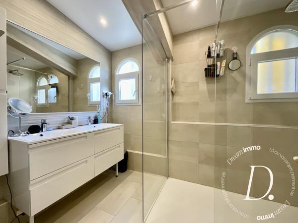 Maison VUE MER & ville de 136m2 - 5 pièces + studio indépendant avec garage