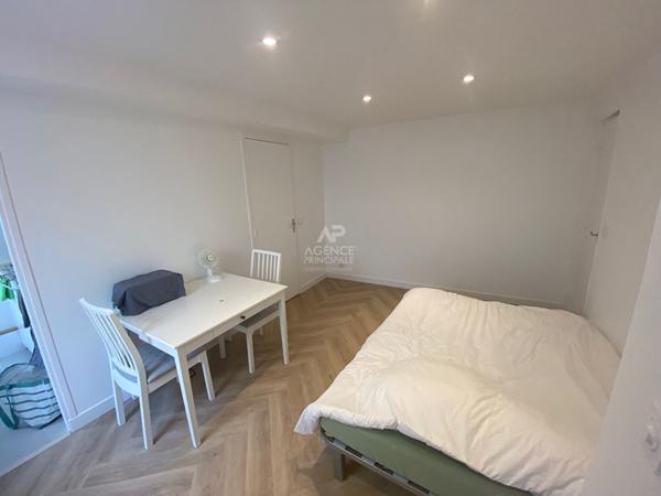 Studio meublé centre-ville Saint Germain En Laye Loyer 830 €/mois charges comprises **  - Référence  18424