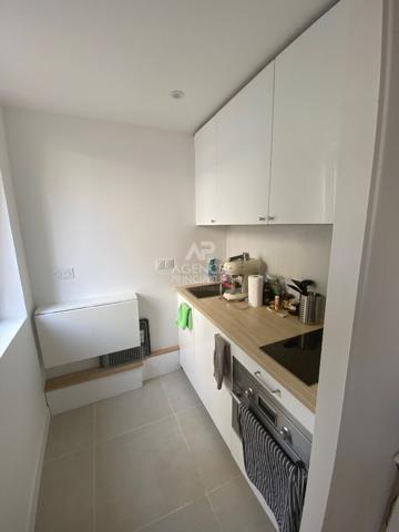 Studio meublé centre-ville Saint Germain En Laye Loyer 830 €/mois charges comprises **  - Référence  18424