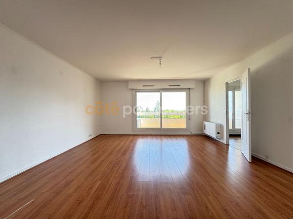 Vente
                Appartement72,7 m² - 3 Pièces -
                    ORLEANS (45000)