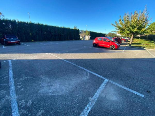 Place de parking dans résidence sécurisée