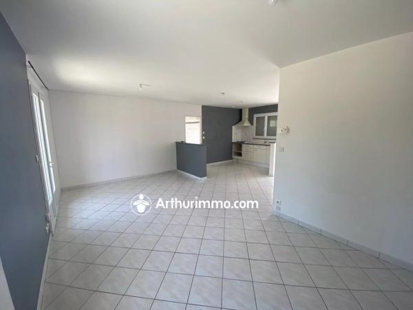 Vente                                                      Maison
                        
                     3 pièces                      69 m2                     à Matha