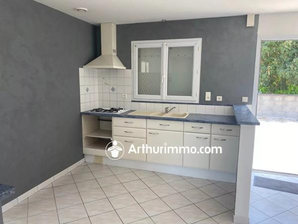 Vente                                                      Maison
                        
                     3 pièces                      69 m2                     à Matha