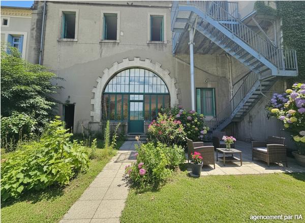 Hotel particulier du XIXe avec jardin et grand garage Carcassonne