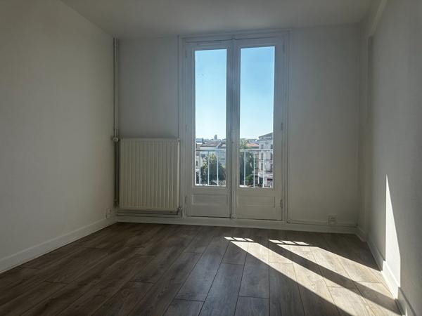 Appartement 57 m² - Place des Vosges à Épinal - Vue canal