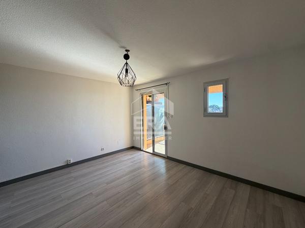 Piscine, vue dégagée et terrasse profonde pour ce studio coup de coeur