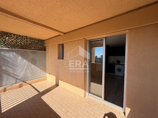 Piscine, vue dégagée et terrasse profonde pour ce studio coup de coeur
