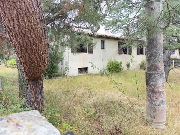 Maison plain-pied 95 M2 sur sous sol total, jardin clos de 650 M2