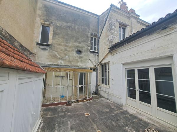 MAISON DE VILLE