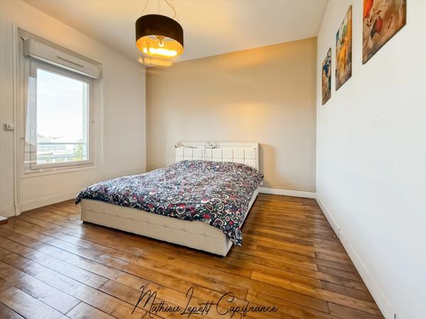 MAISON FAMILIALE ENTIÈREMENT RÉNOVÉE – VOLUMES GÉNÉREUX 7 PIECES PERIGUEUX (24)