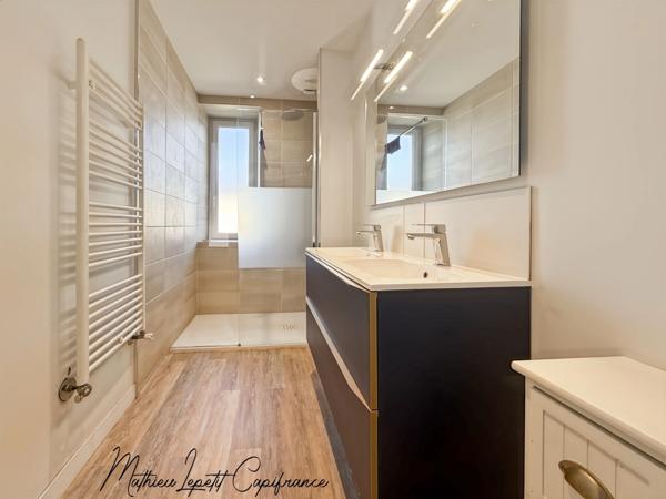 MAISON FAMILIALE ENTIÈREMENT RÉNOVÉE – VOLUMES GÉNÉREUX 7 PIECES PERIGUEUX (24)