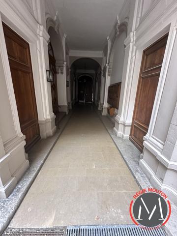 16 RUE AUGUSTE COMTE