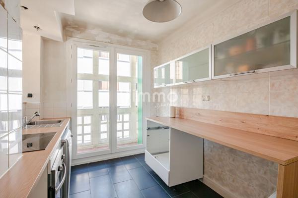 St Charles 13001 Appartement T3 avec balcons et vue dégagée à rénover