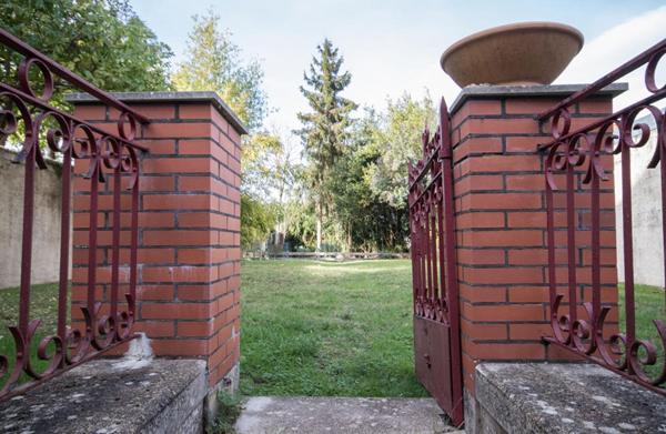 A Mirande maison de ville avec jardin