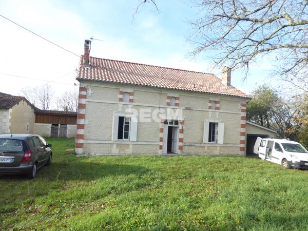 Les Essards (16210) Belle ferme comprenant maison habitable de suite, nombreuses dépendances et 170000 m² de terres, soit 17 hecta