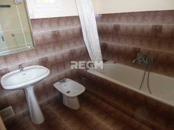 Les Essards (16210) Belle ferme comprenant maison habitable de suite, nombreuses dépendances et 170000 m² de terres, soit 17 hecta