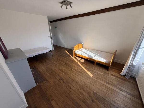 Vente                                                      Maison de ville
                        
                     7 pièces                      225 m2                     à Moret-Loing-Et-Orvanne