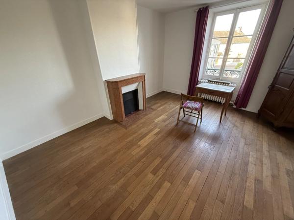 Vente                                                      Maison de ville
                        
                     7 pièces                      225 m2                     à Moret-Loing-Et-Orvanne