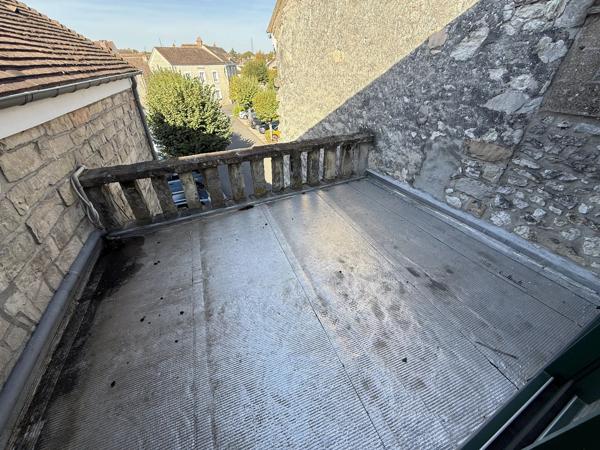 Vente                                                      Maison de ville
                        
                     7 pièces                      225 m2                     à Moret-Loing-Et-Orvanne