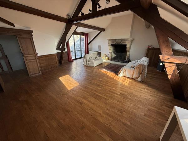 Vente                                                      Maison de ville
                        
                     7 pièces                      225 m2                     à Moret-Loing-Et-Orvanne