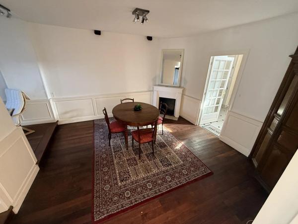 Vente                                                      Maison de ville
                        
                     7 pièces                      225 m2                     à Moret-Loing-Et-Orvanne