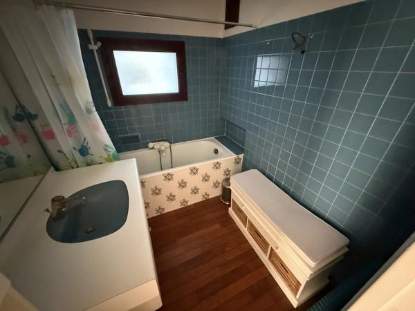 Vente                                                      Maison de ville
                        
                     7 pièces                      225 m2                     à Moret-Loing-Et-Orvanne