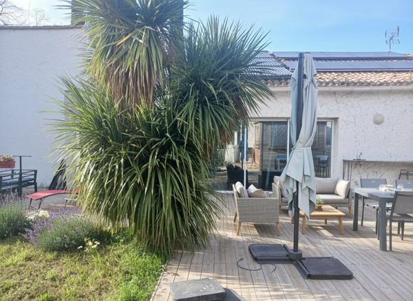 Belle propriété de plain-pied avec piscine et Spa