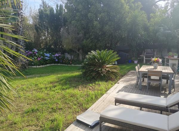 Belle propriété de plain-pied avec piscine et Spa