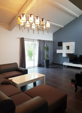 Belle propriété de plain-pied avec piscine et Spa