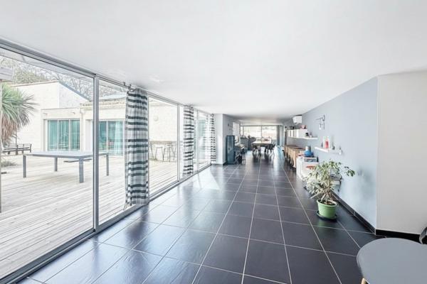 Belle propriété de plain-pied avec piscine et Spa
