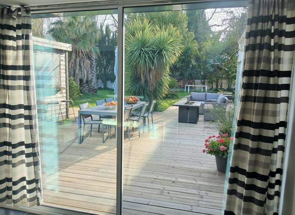 Belle propriété de plain-pied avec piscine et Spa