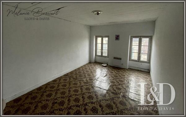 Cœur de ville de Marans, immeuble à rénover au potentiel garanti