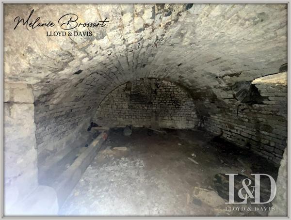 Cœur de ville de Marans, immeuble à rénover au potentiel garanti