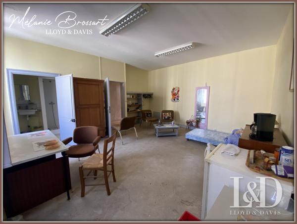 Cœur de ville de Marans, immeuble à rénover au potentiel garanti