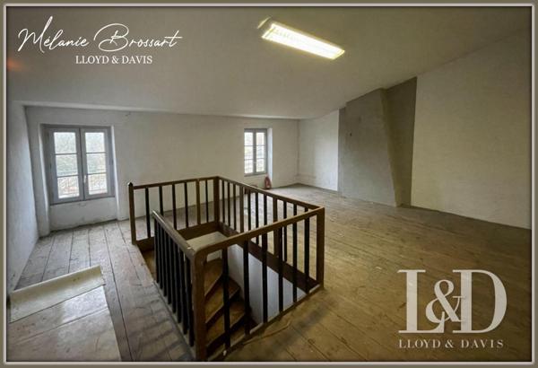 Cœur de ville de Marans, immeuble à rénover au potentiel garanti