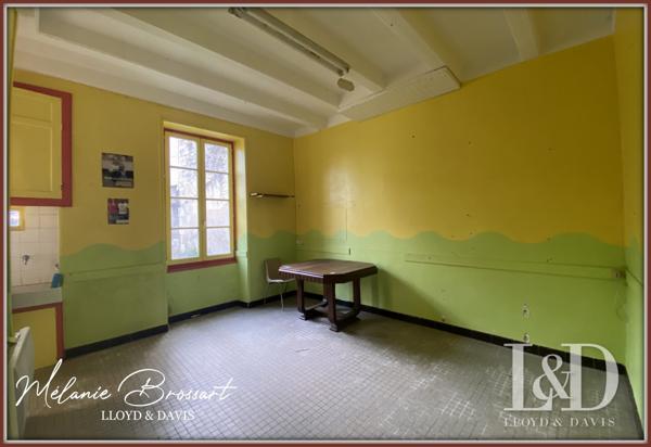 Cœur de ville de Marans, immeuble à rénover au potentiel garanti