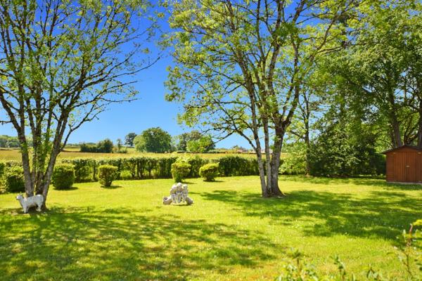 Propriete à vendre à ANTULLY avec terrain de 4577 m2