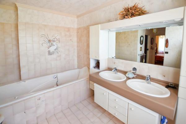 Propriete à vendre à ANTULLY avec terrain de 4577 m2