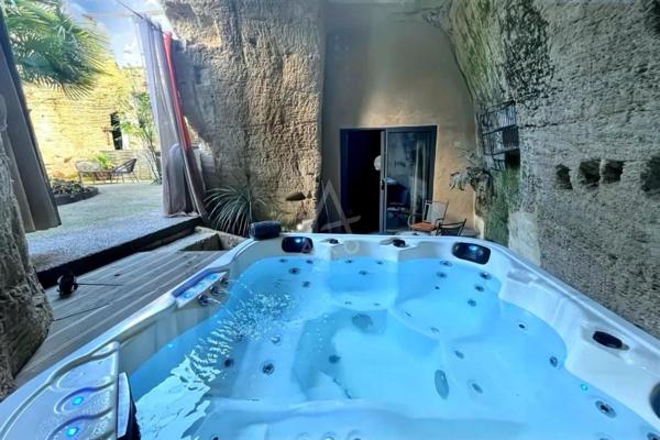 Domaine troglodyte d'exception avec salle de cinéma