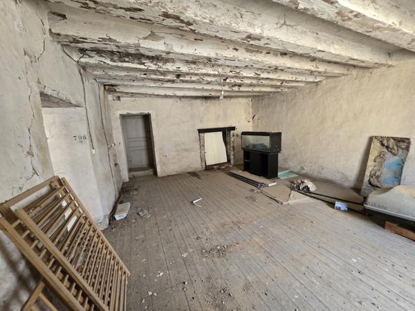 Grand garage de 145 m²