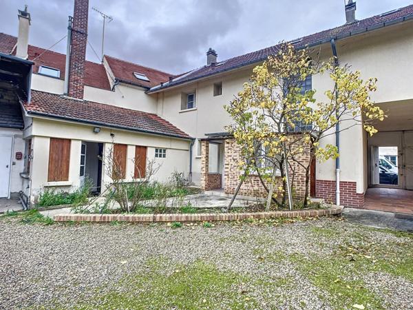 Gouvieux centre - Ensemble composé d'une maison et de dépendances à fort potentiel