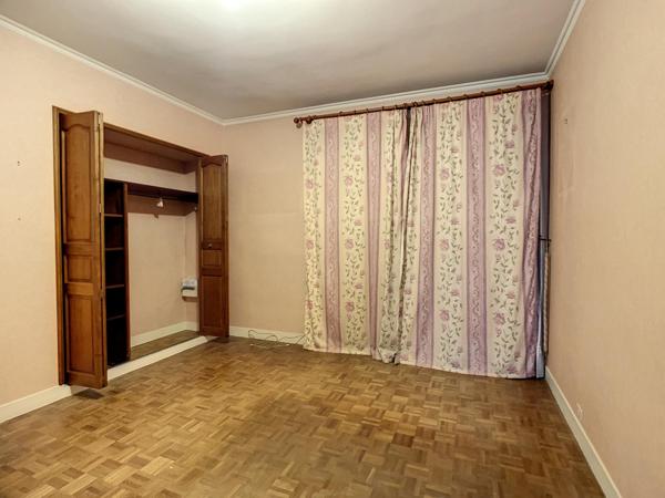 Gouvieux centre - Ensemble composé d'une maison et de dépendances à fort potentiel