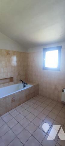 ST VICNENT SUR OUST - 143/218M - Proche bourg, maison mitoyenne en pierre sous ardoise comprena...