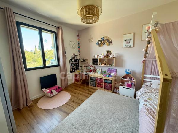 Maison récente à vendre 4 pièces 98 m2, piscine, garage sur 421 m2 PERTUIS (84)